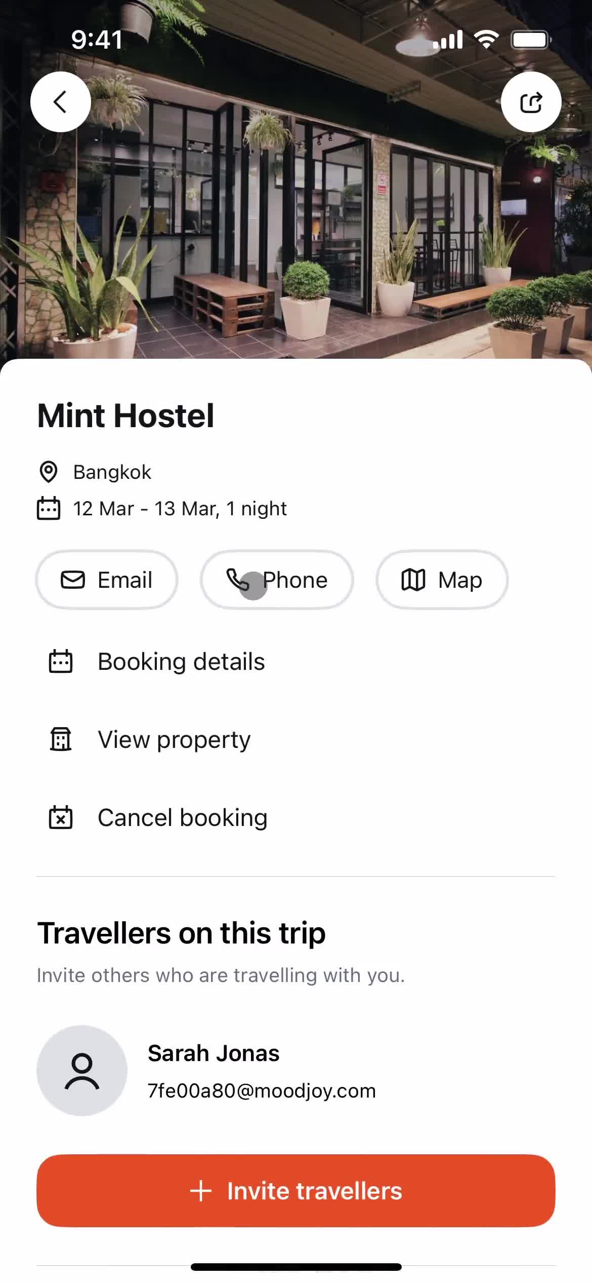 Booking a room on Hostelworld video thumbnail