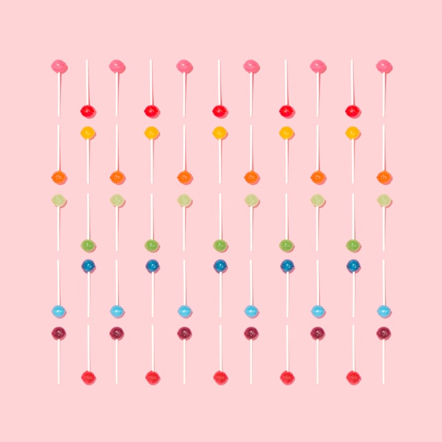 A series of aligned lollipops that represent repetition and patterns.